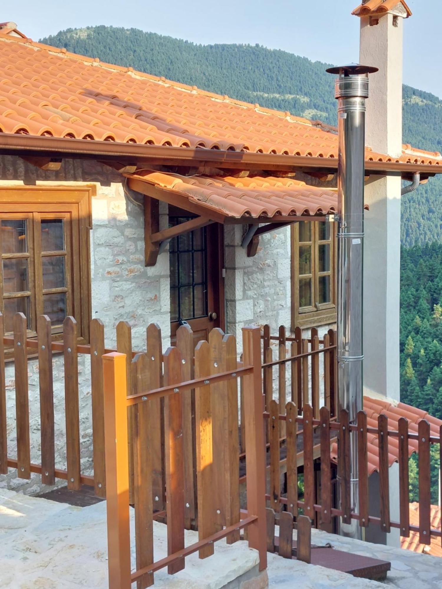 Villa Korfes-Κορφές Τριώροφη Βίλα Για Οικογένειες Και Παρέες Karpenísion Екстериор снимка